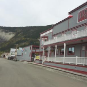 In Dawson City gibt es keine befestigten Strassen. Dafuer aber Buergersteige aus Holz.